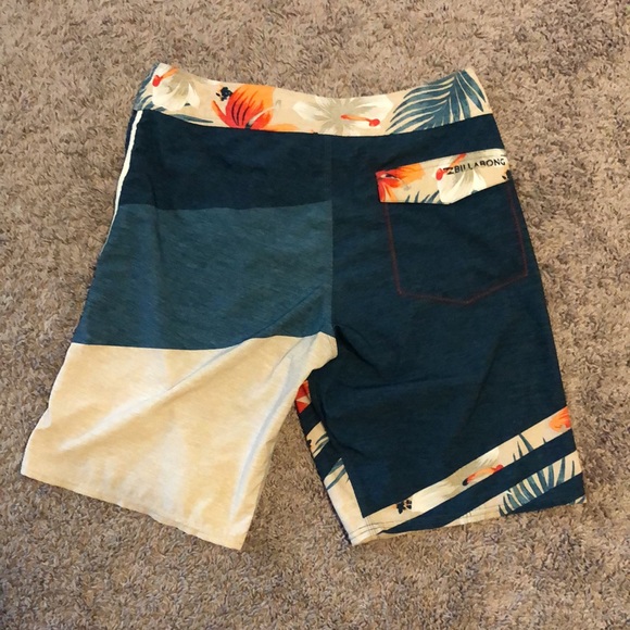 Billabong Board Shorts - Picture 2 of 2